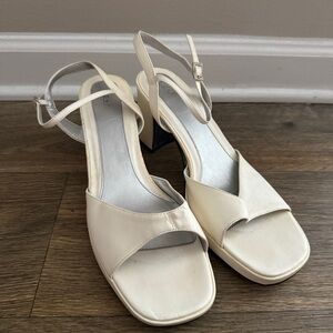 Vintage Fioni Women’s Off-White Sandals With Block Heels and Ankle Strap, Sz 11